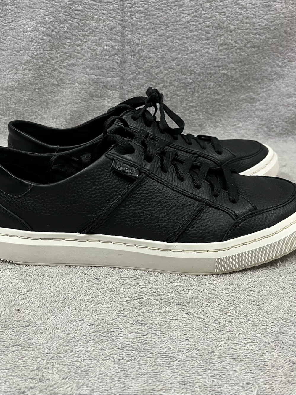 UGG Womens Alameda Trainer Low Top Sneakers Black Leather Size 10 Lace Up